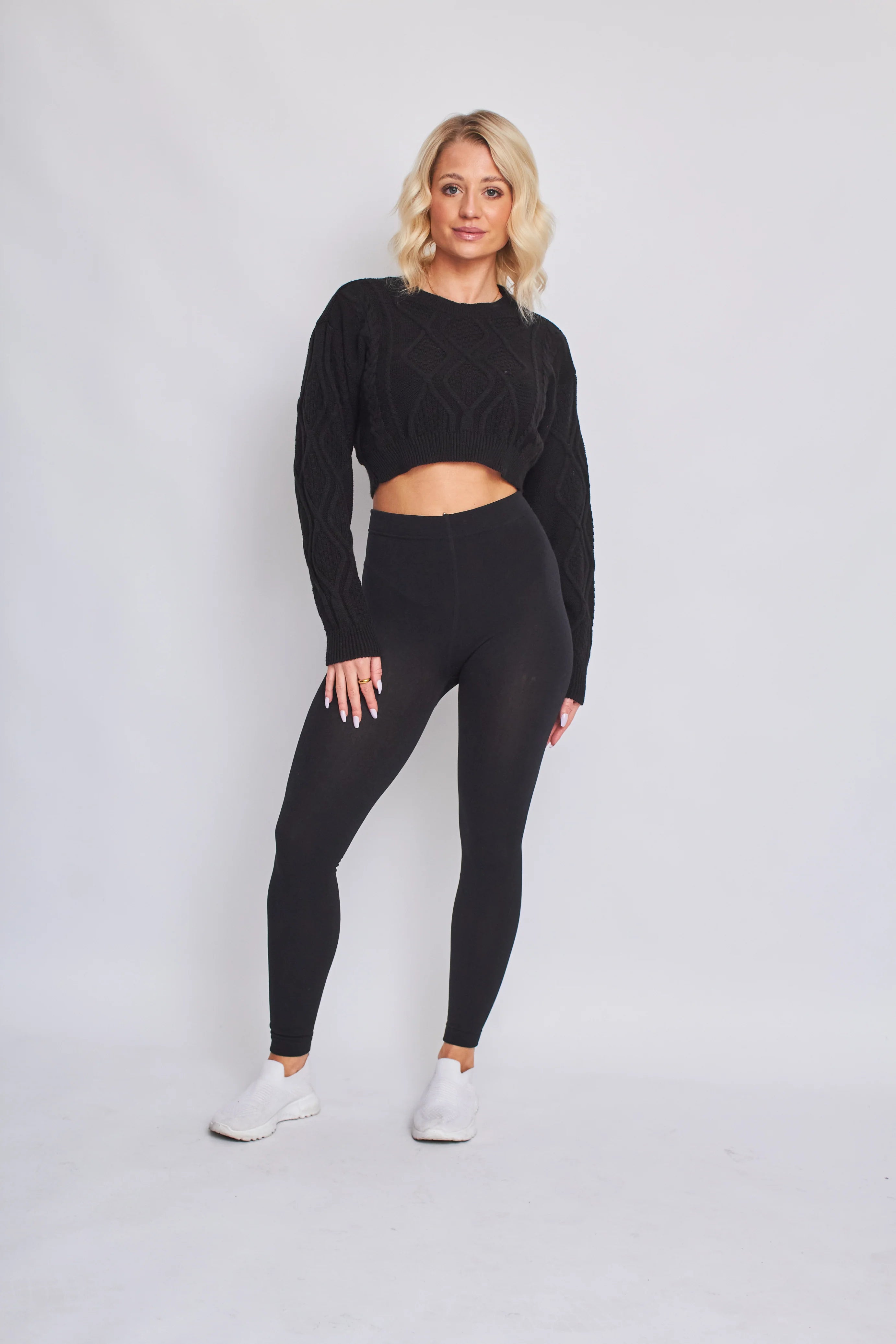 long sleeve cable knitted cropped jumper black